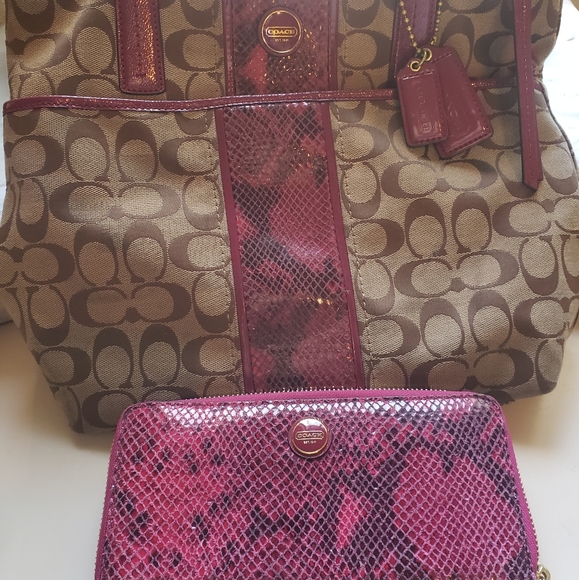 Coach purse and matching wallet - Picture 1 of 1